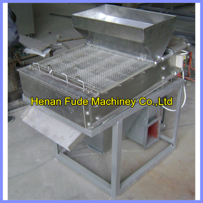 China Dry type peanut peeling machine 500-600kg/h, roasted peanut peeling machine supplier