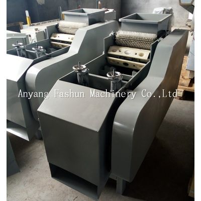 China cashew nut shelling machine, cashew sheller, one time open 2 pcs cashews supplier